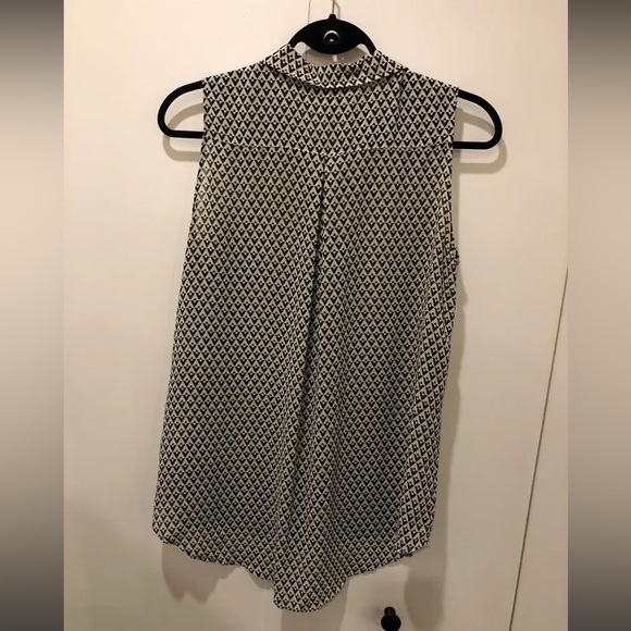 H&M sleeveless summer blouse - Picture 5 of 6